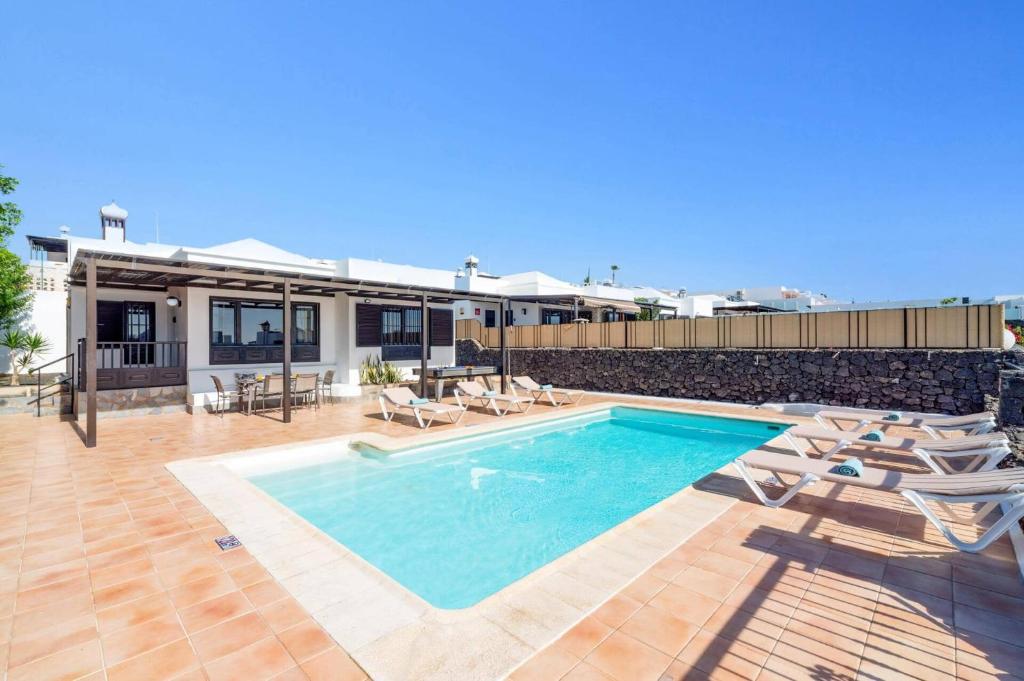 Villa Nazaret by Villa Plus