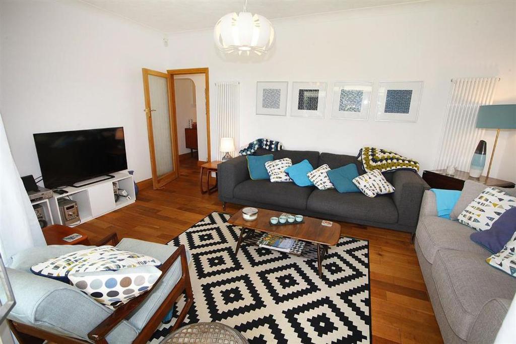 Et tv og/eller underholdning på 3 Bed in Overton oc-hh2103