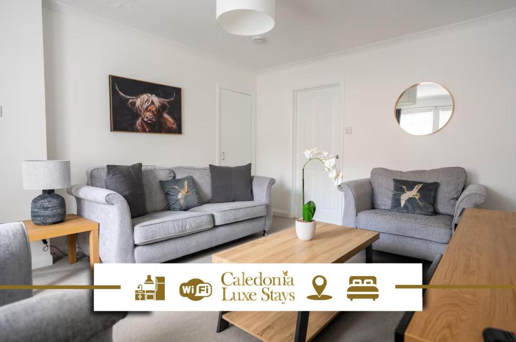 Et opholdsområde på 2 BDR House At Caledonia Luxe Stays Short Lets & Serviced Accommodation Tillicoultry