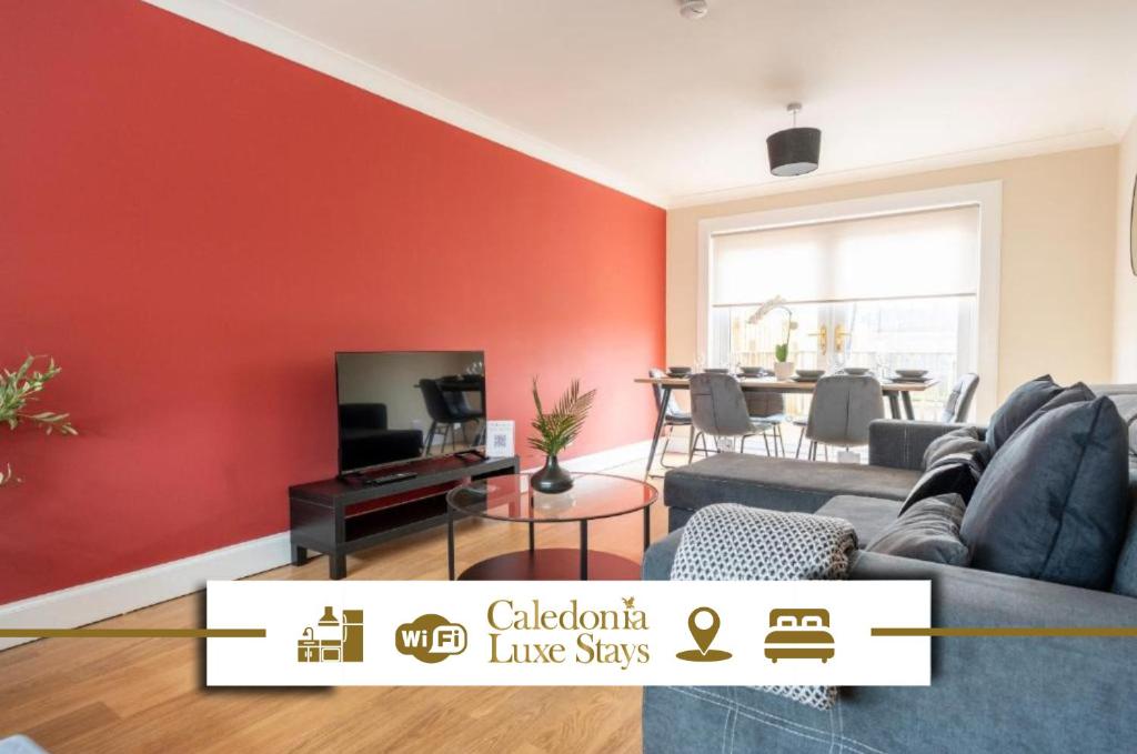 Et opholdsområde på 3 BDR House By Caledonia Luxe Stays Short Lets & Serviced Accommodation Grangemouth