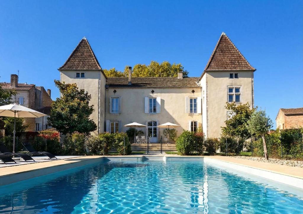 Bazén v ubytování Domaine de Lamagistère - Gite de groupe - Piscine nebo v jeho okolí