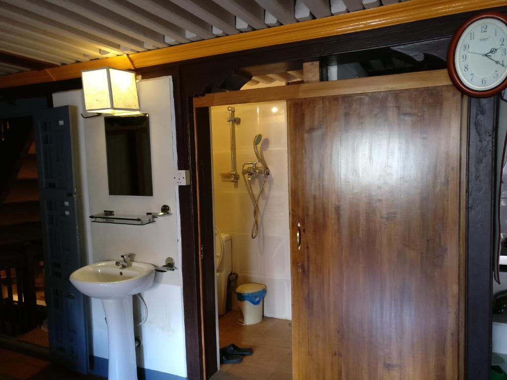 Koupelna v ubytování Hiranya Guest House