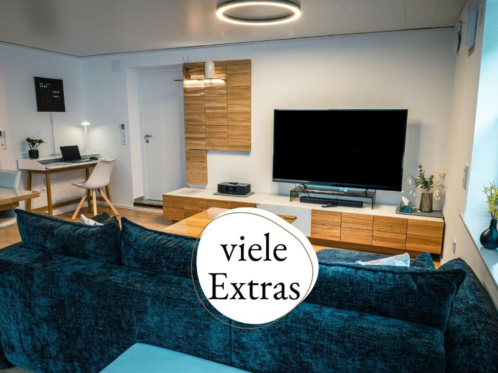 TV a/nebo společenská místnost v ubytování FeWo-Riegel Illertissen - Allgäu nah an A7 & Legoland, WLAN, Küche & Parkplatz direkt am Haus