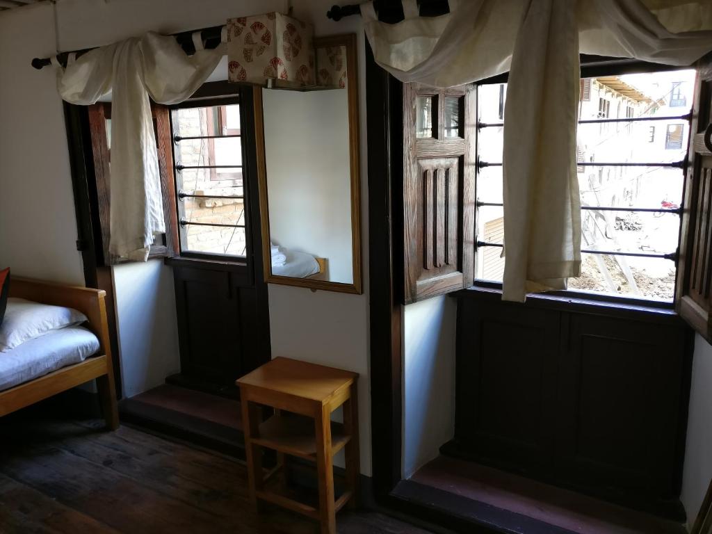 Postel nebo postele na pokoji v ubytování Hiranya Guest House
