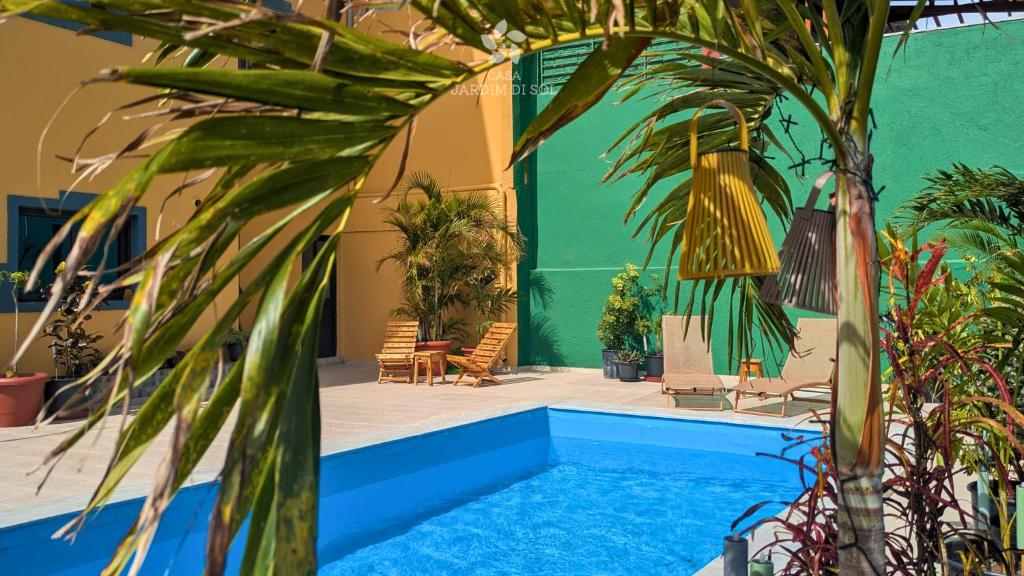 Swimmingpoolen hos eller tæt på Casa Jardim di Sol