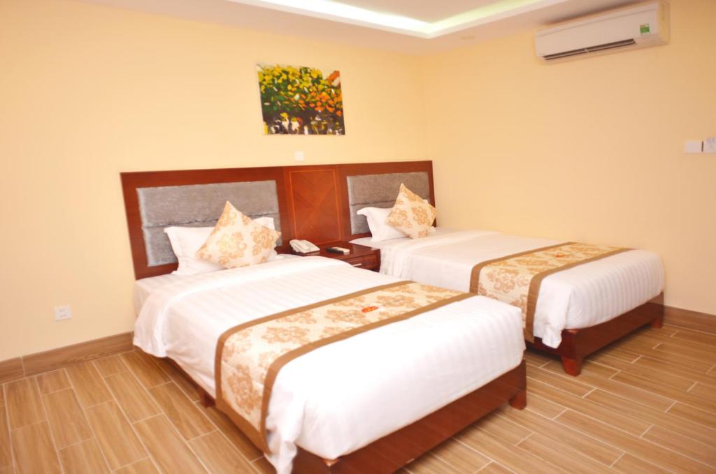 Postel nebo postele na pokoji v ubytování Nhat Minh Hotel and Apartment