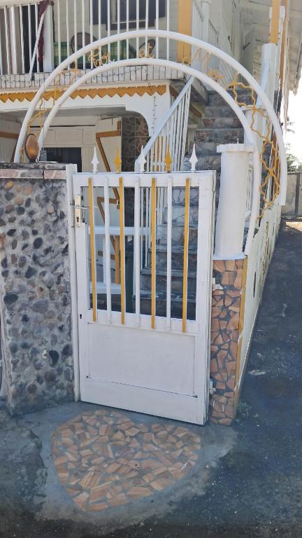 Balkón nebo terasa v ubytování La Chambre d'Hôte du Bon Logis du Carbet