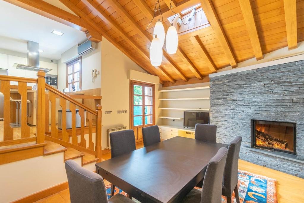 Ảnh trong thư viện ảnh của Espectacular casa con jardín próxima a Pamplona ở Zizur Mayor