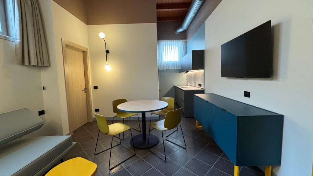 HC Hotel Manerbio Loft - One-Bedroom Family Apartment