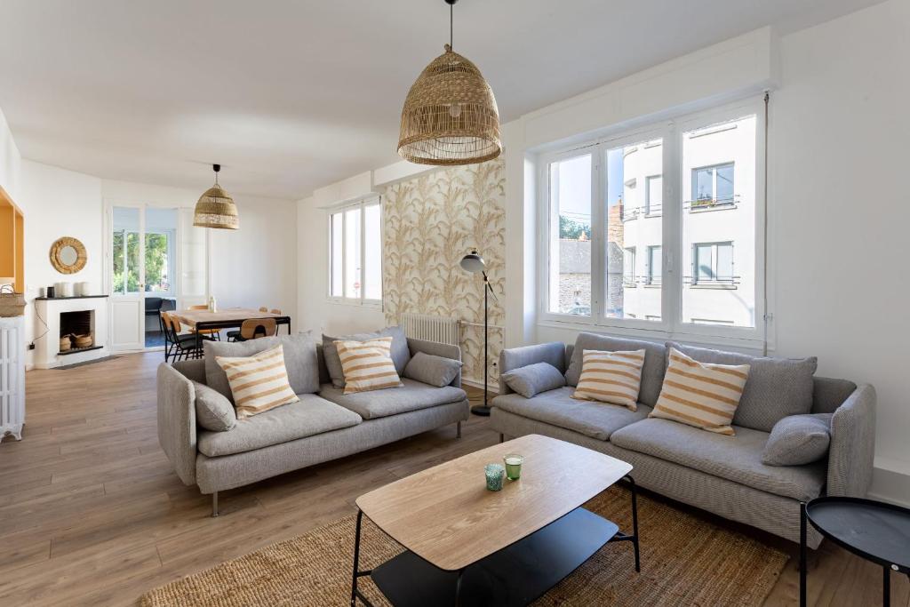 Khu vực ghế ngồi tại KenavHome Ker Laf