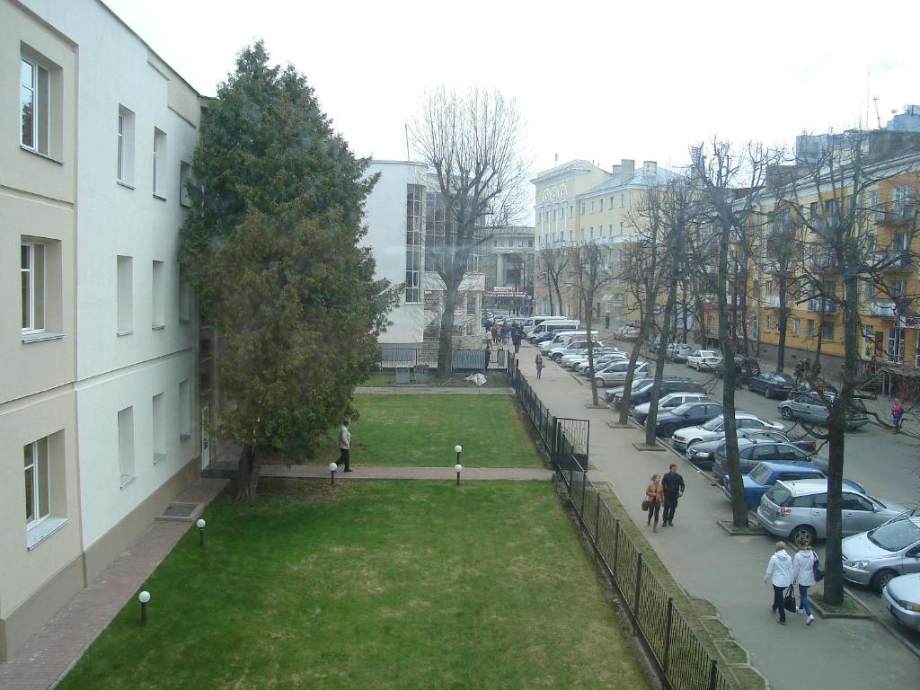 a view of a park in a city with parked cars at City Centre Apartment on Krylenko 7 in Mogilev