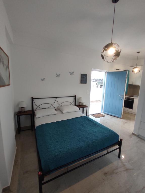 Postel nebo postele na pokoji v ubytování Nympes Melody - Golden Harmony Stay