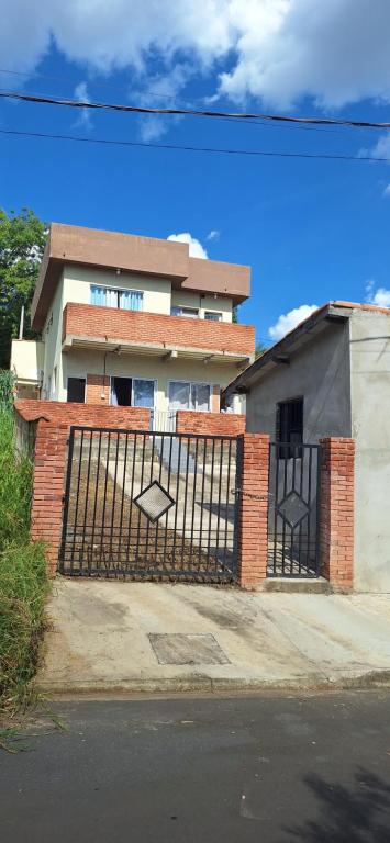 Tòa nhà nơi chỗ nghỉ nhà dân tọa lạc