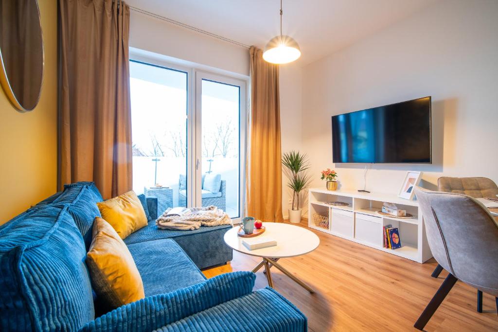 TV a/nebo společenská místnost v ubytování New Modern Home-Projector-Nespresso-View-Balcony