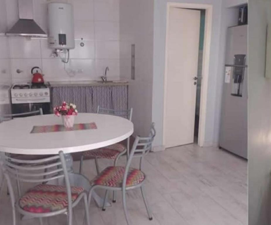 Kuchyň nebo kuchyňský kout v ubytování Necochea tu lugar