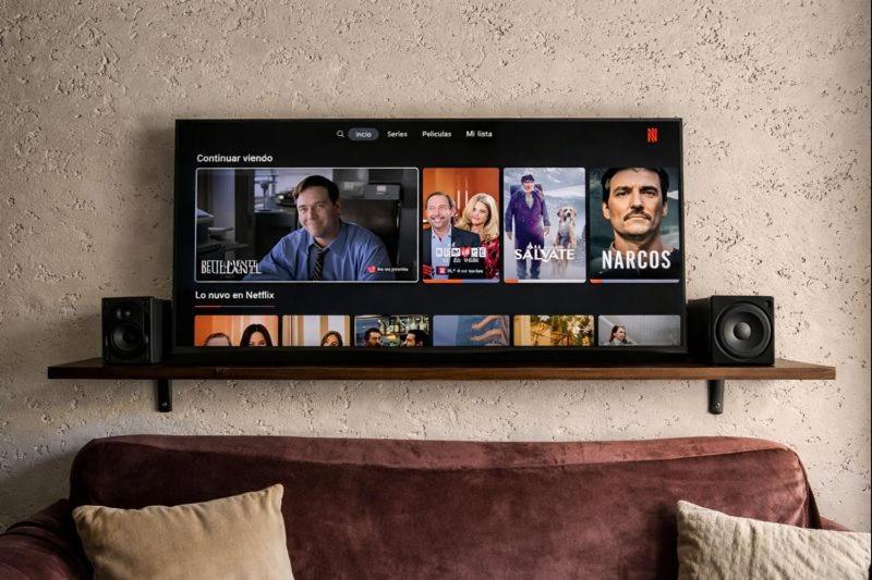 Et tv og/eller underholdning på Apart Suite Rural, hidromasajes doble, pileta, Grupo Cabaña La Triada