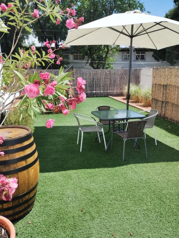 Vườn quanh LA BARRICA ESTUDIO, Departamento funcional y acogedor con CHECK IN AUTONOMO, en Mendoza Capital Centrico, con hermosa terraza para disfrutar!