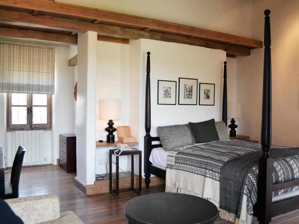 Apokryfo Traditional Guesthouse - Double Room With Balcony & Pool View (Olive)