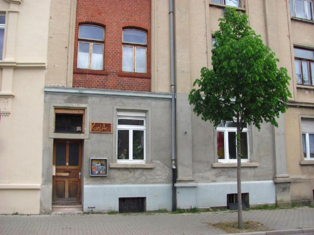 a building with a tree in front of it at Apartment Kunst Asyl by Interhome in Quedlinburg