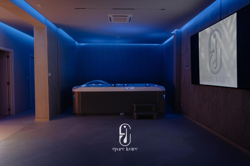 En eller flere senge i et værelse på Épure Ivoire Wellness