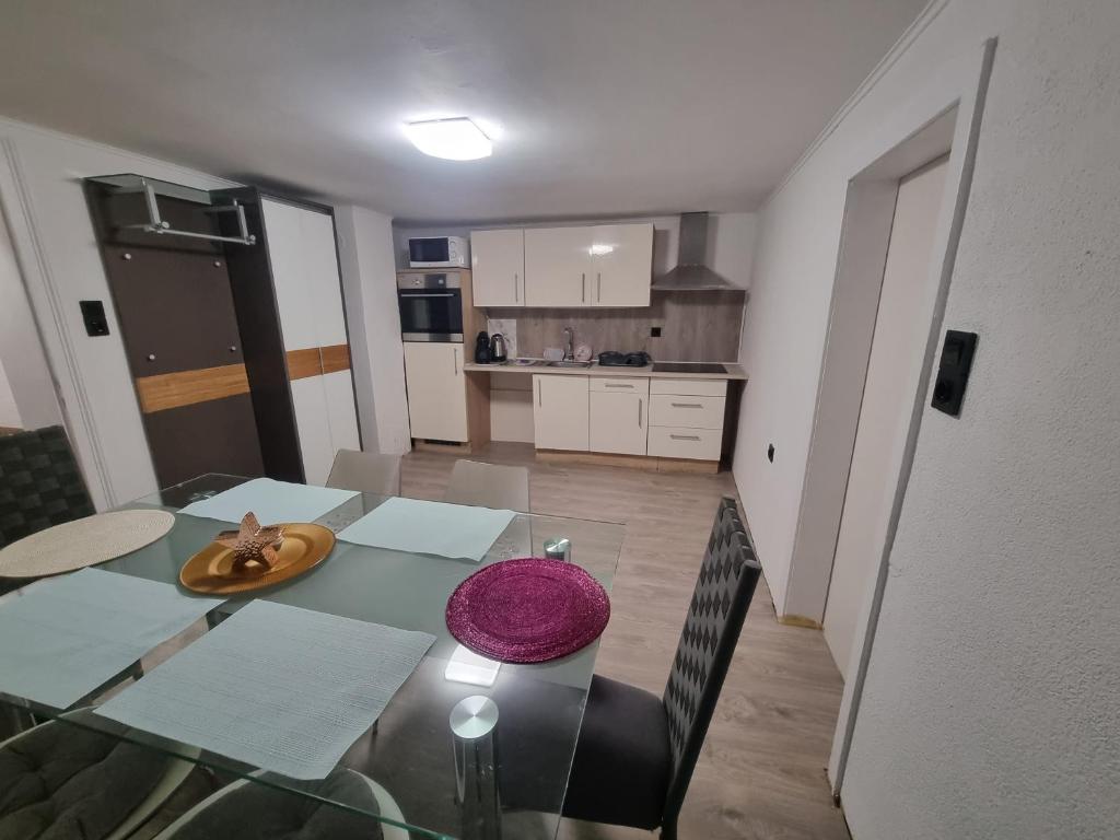 Nhà bếp/bếp nhỏ tại Vienna Gateway - Self Check-In 24 - free parking