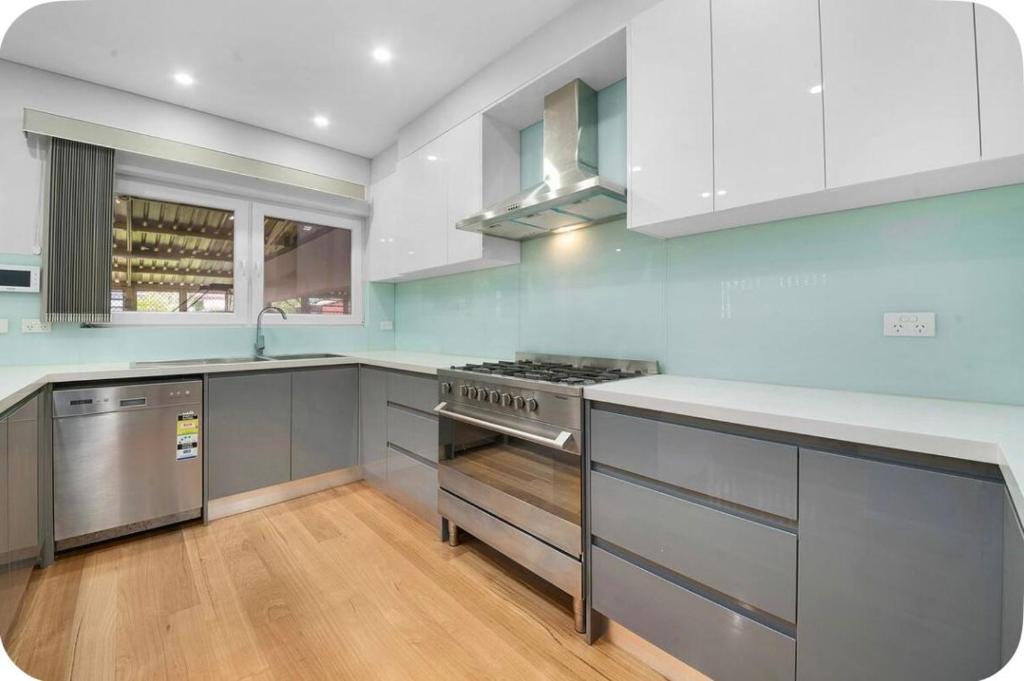 Køkken eller tekøkken på Lovely Duplex in Cabramatta West