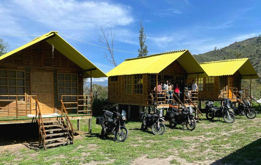 Nespecifikovaný výhled na hory nebo výhled na hory při pohledu z hotelu