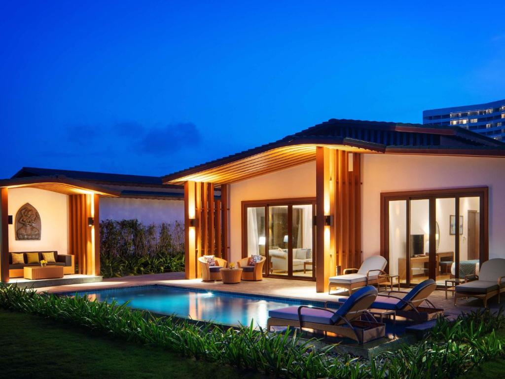 One-Bedroom Pool Villa - Beachfront