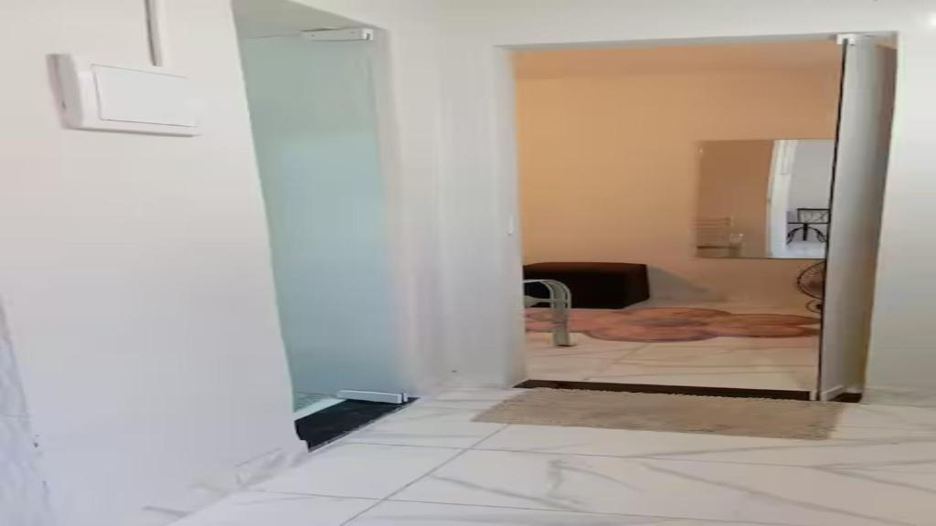 Giường trong phòng chung tại Pé na areia Búzios Geribá 1