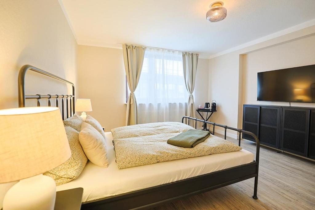 Postel nebo postele na pokoji v ubytování KasselRooms Comfort Studio