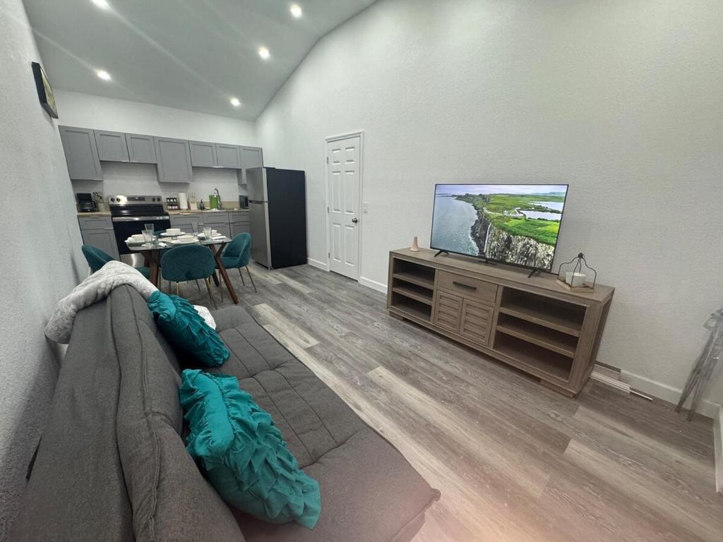 Η κουζίνα ή μικρή κουζίνα στο Crystal River Duplex Entire Apartment