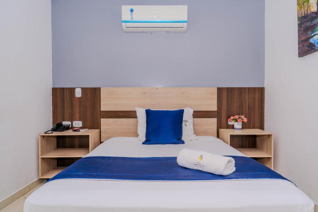 En eller flere senge i et værelse på Hotel Sabana del Sinu