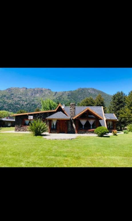 Nespecifikovaný výhled na hory nebo výhled na hory při pohledu z prázdninového domu