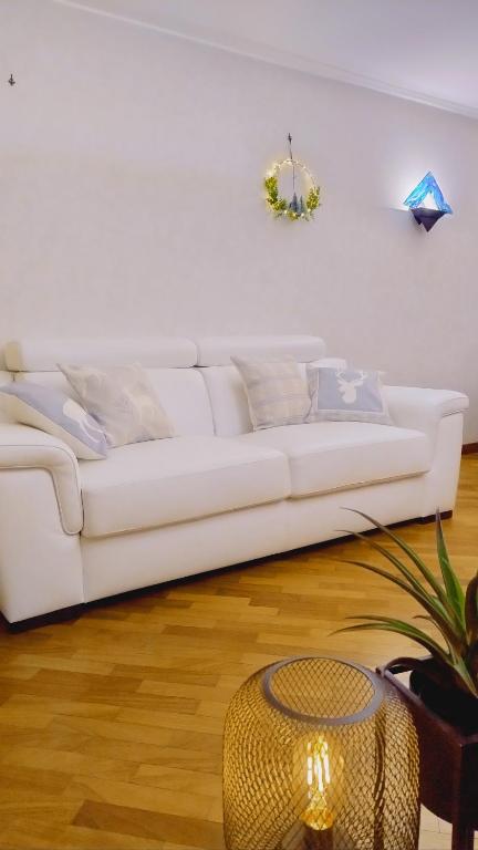 a white couch in a living room with a table at Da NOEMI E MARCO in Cavalese