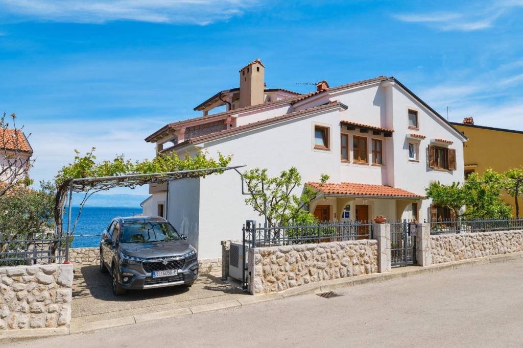 a car parked in front of a house at Apartments with a parking space Mali Losinj (Losinj) - 376 in Mali Lošinj