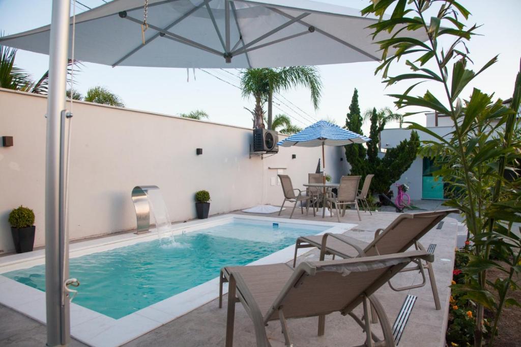 Swimmingpoolen hos eller tæt på Pousada Dom Marujo