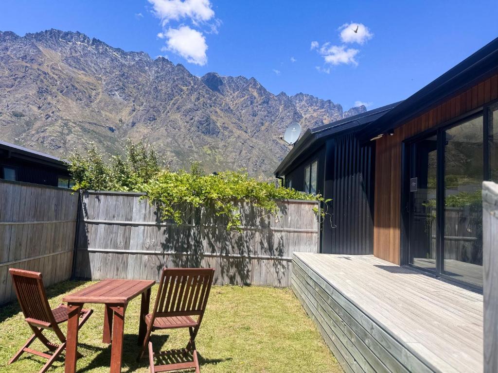 En generel udsigt til bjerge eller udsigt til bjerge taget fra pensionatet