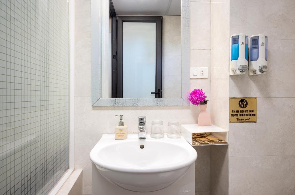 Golden Legend Palace Hotel & Travel - 16