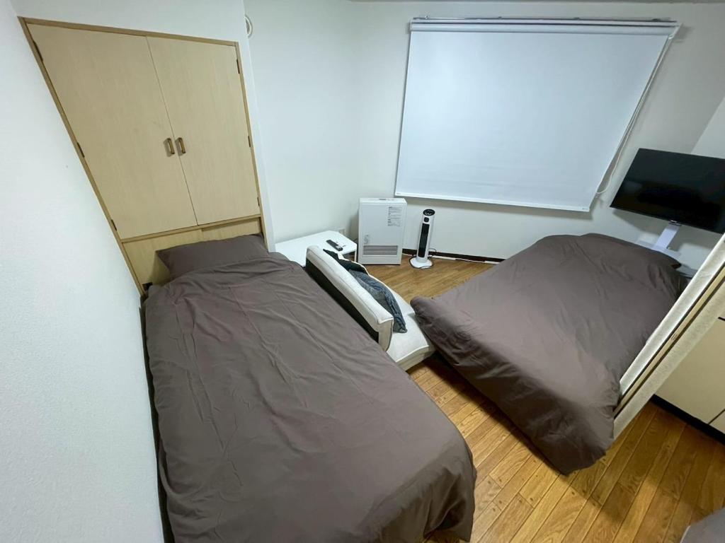 Postel nebo postele na pokoji v ubytování Odori Park Soba Sapporo, Susuki Convenient for sightseeing 1R Highway 702