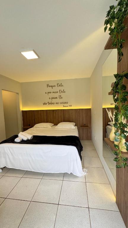 En eller flere senge i et værelse på Guest House - 2 Suites Independentes