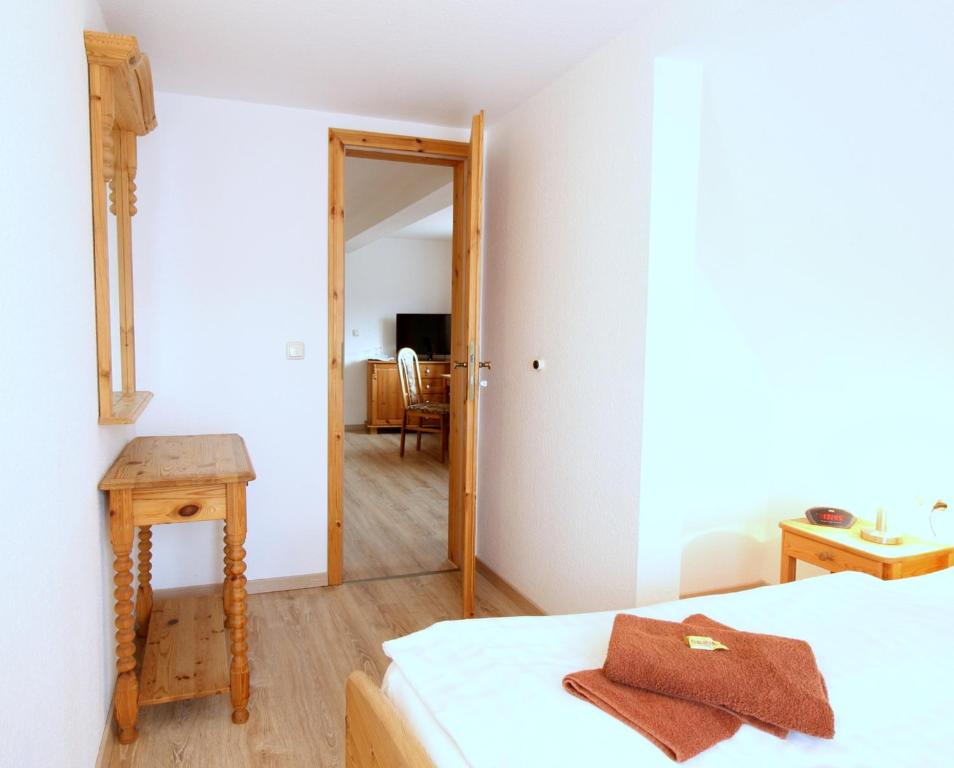 Postel nebo postele na pokoji v ubytování Hotel Brockenstübchen