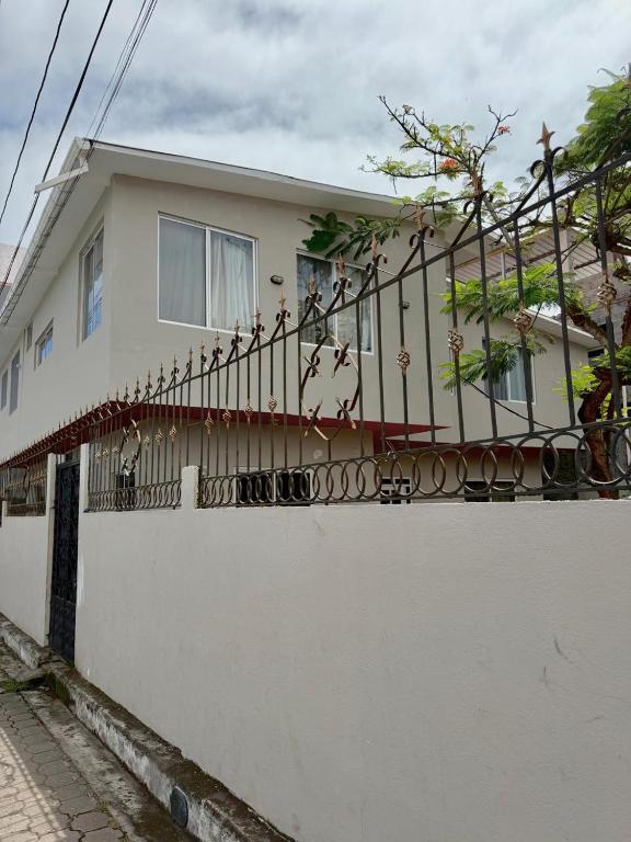 En balkon eller terrasse på Suites y Apartamentos Familiares, Casa Salinas