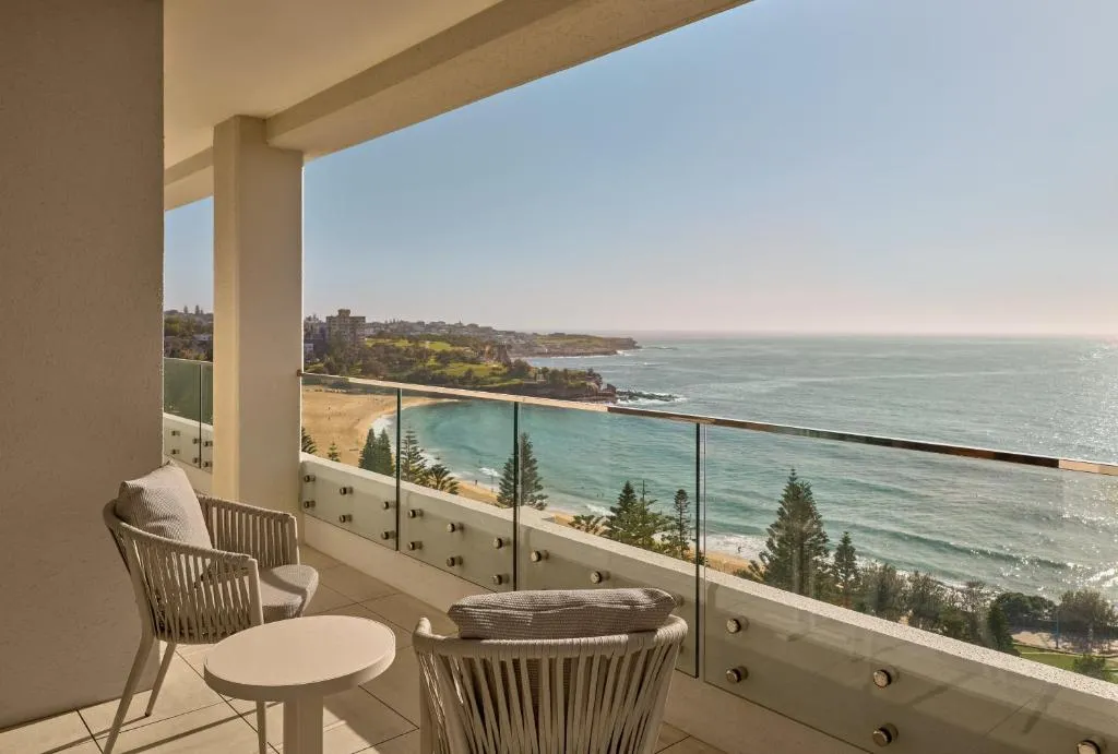 Junior King Suite with Ocean Front - Club Lounge Access