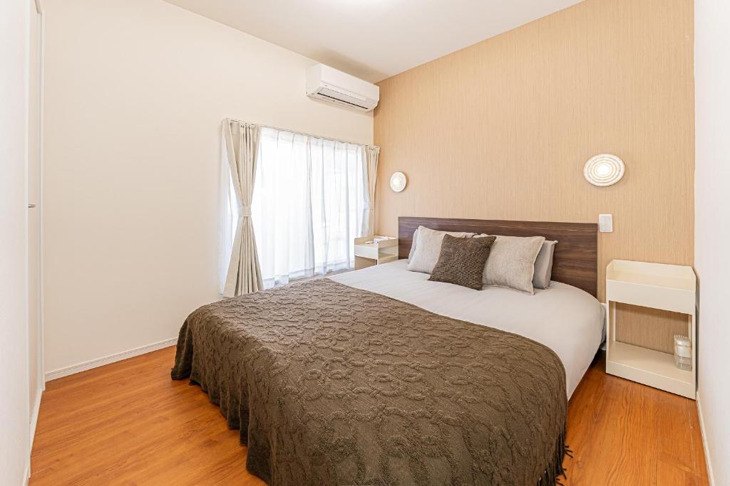 En eller flere senge i et værelse på KAKURE Yahiro 3-Chome New 2LDK House,Washer-Dryer & Free Parking,1 Stop to Skytree