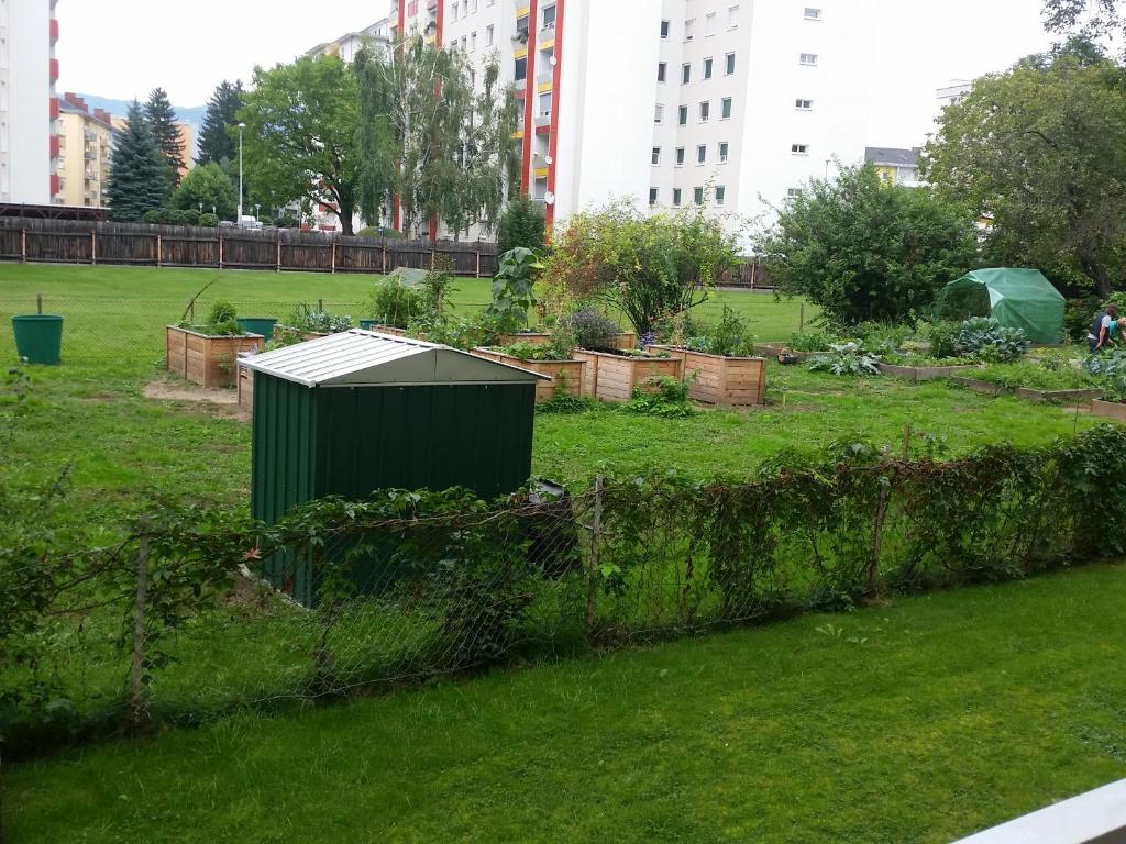 Vonkajšia záhrada v ubytovaní MyCrib