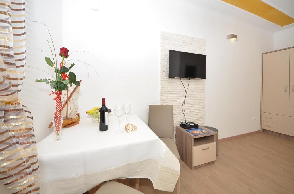Televízia a/alebo spoločenská miestnosť v ubytovaní Guest House Mia
