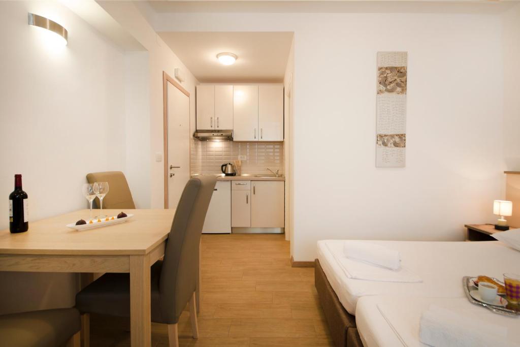 Kuchyňa alebo kuchynka v ubytovaní Guest House Mia