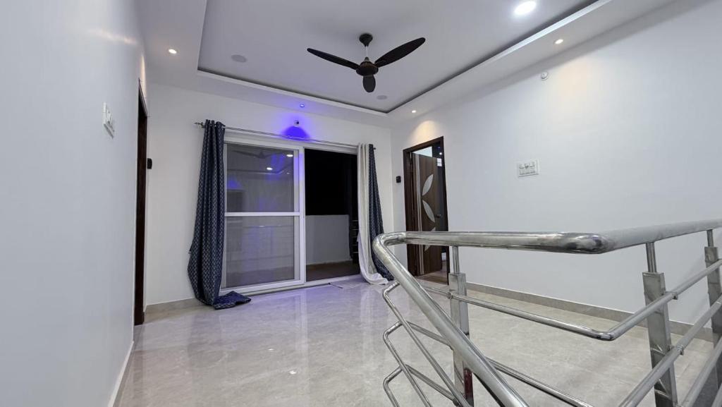 a room with a ceiling fan and a window at Elite stays in Rajiv Gandhi International Airport
