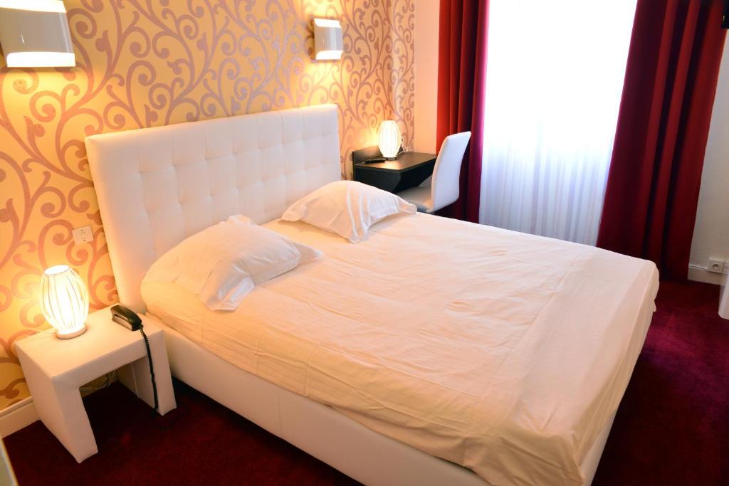 Postel nebo postele na pokoji v ubytování Hôtel Le Square