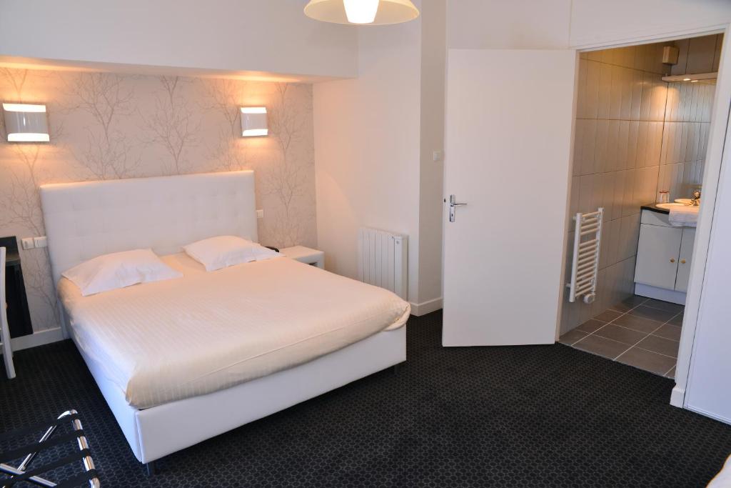Postel nebo postele na pokoji v ubytování Hôtel Le Square